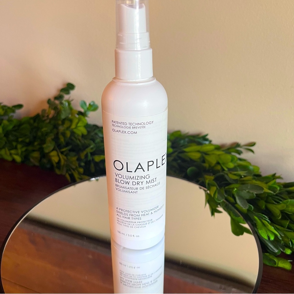 Olaplex Volumizing Blow Dry Mist a protective, blowout-boosting mist New